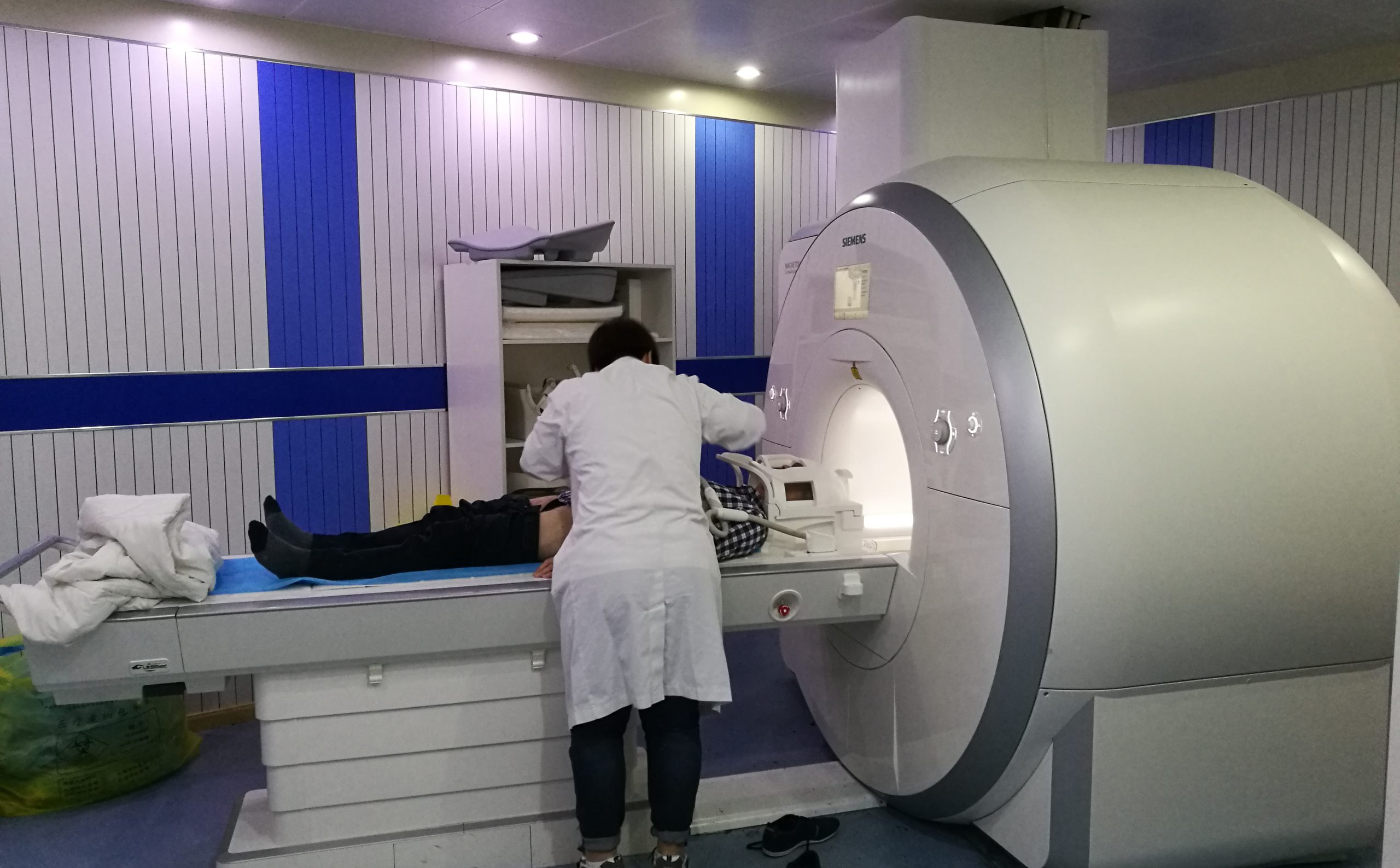 High-field magnetic resonance imaging MRI scanner suite for brain and spine diagnostic imaging